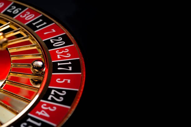 Layout meja European Roulette dengan semua jenis taruhan yang tersedia
